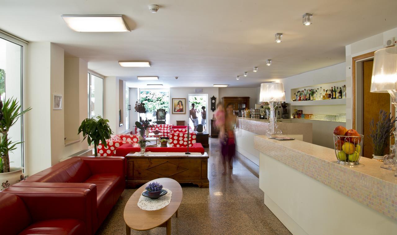 Hotel Trafalgar Rimini Extérieur photo